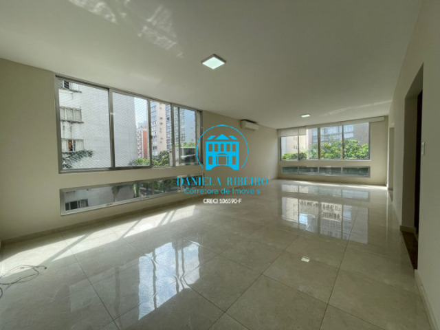 #740 - Apartamento para Venda em Santos - SP