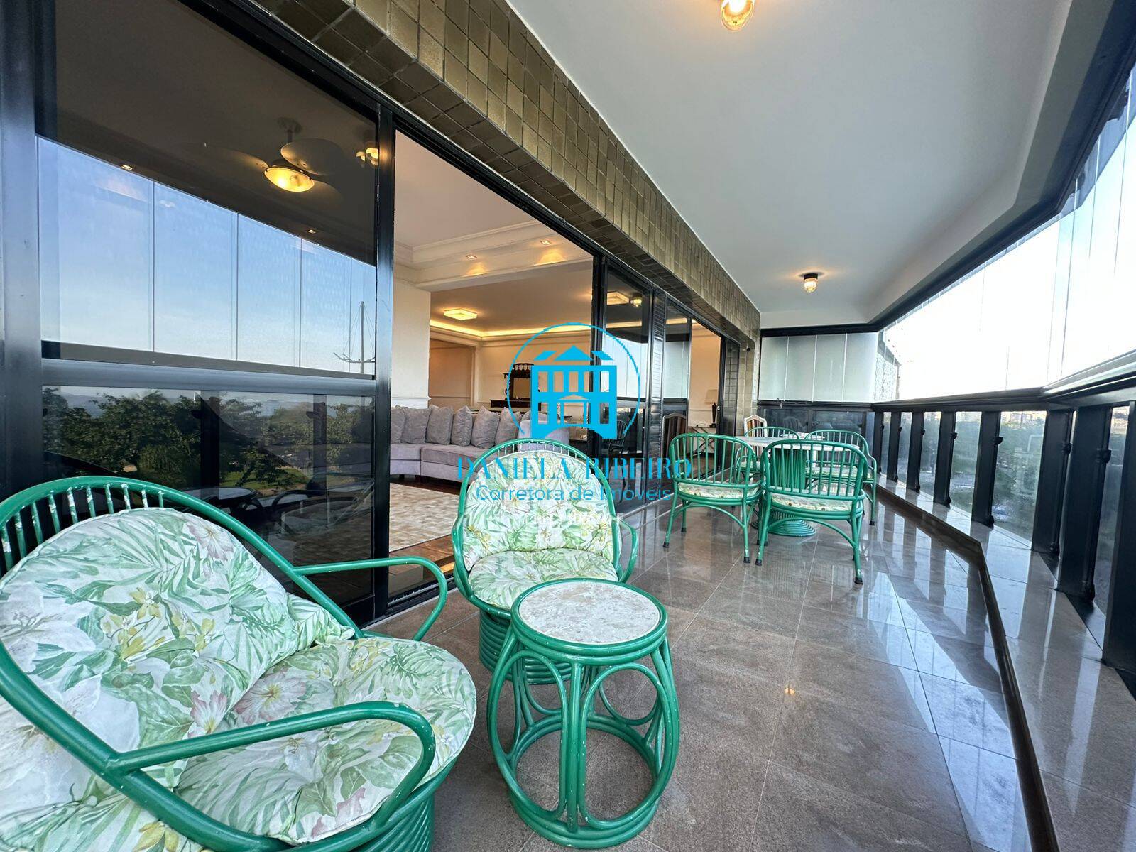 Apartamento à venda com 3 quartos, 252m² - Foto 2