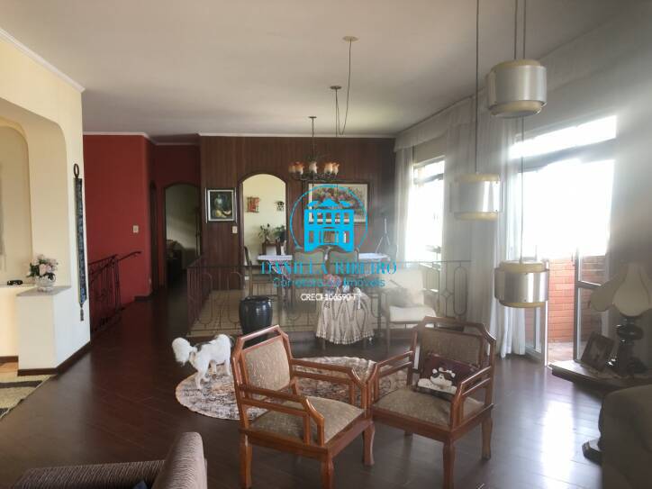 Casa para alugar com 7 quartos, 585m² - Foto 11